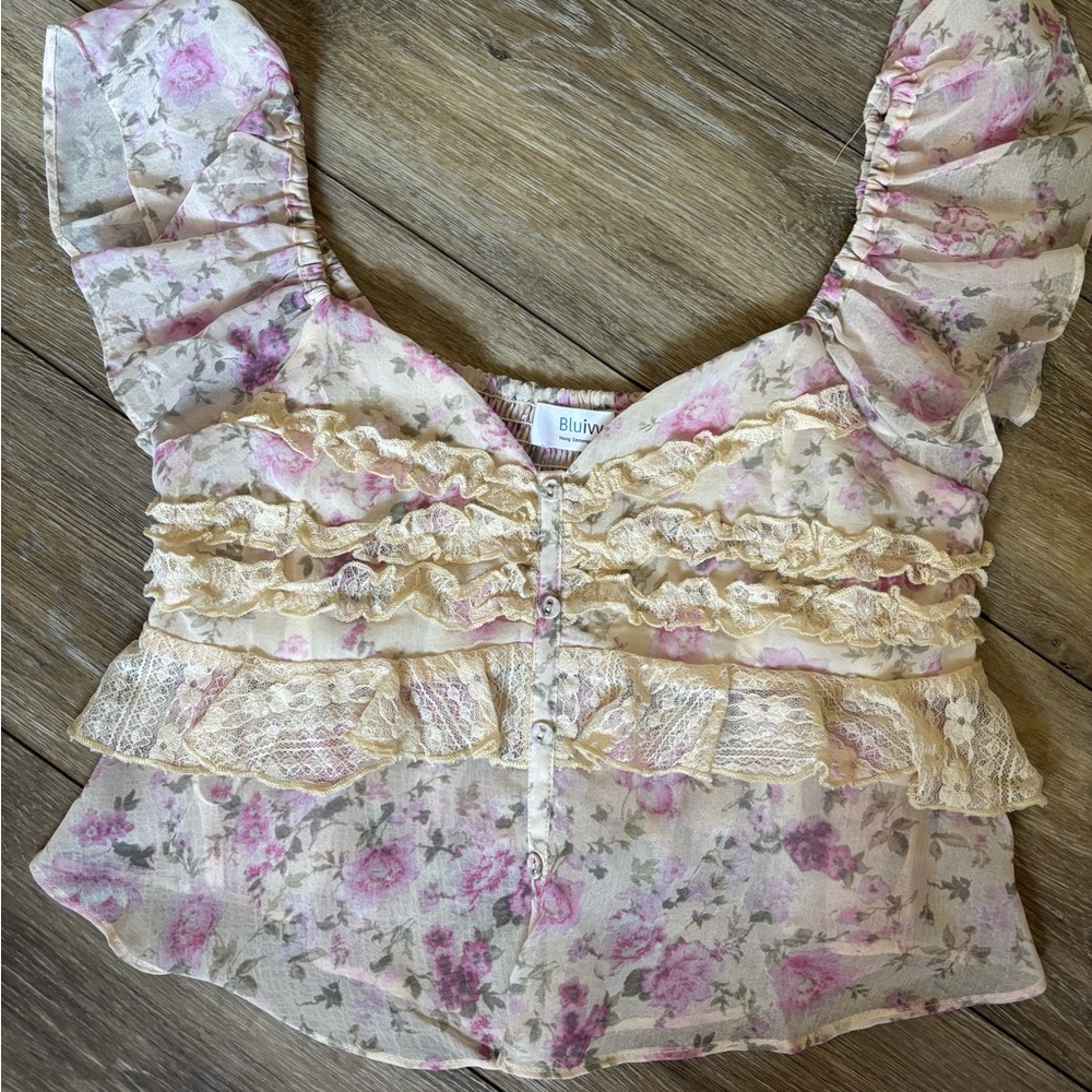 Floral Ruffle Top - Pink and Cream- crop- women’s m